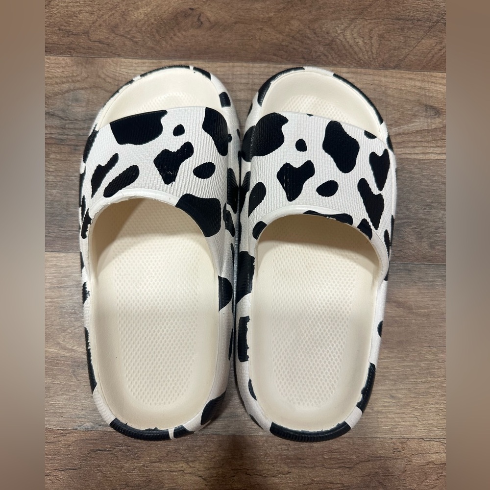 Cow print Slides - Picture 3 of 5